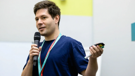 «До 35 тысяч рублей для крутого специалиста»: чем занимаются учёные и сколько им платят