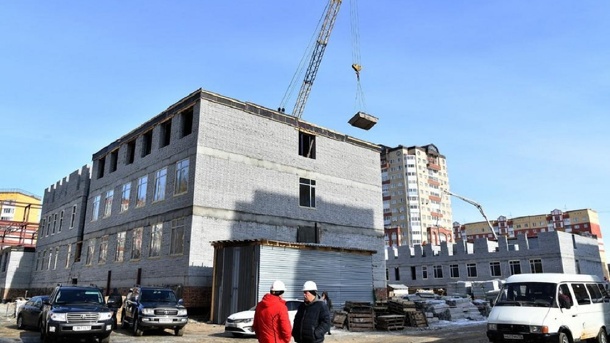 Александр Бурков предложил открыть школу на Космическом проспекте к 1 сентября