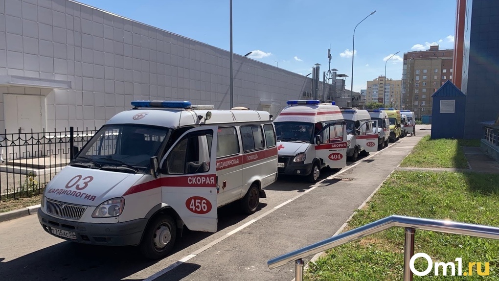Бурков поручил увеличить количество бригад скорой помощи в Омской области