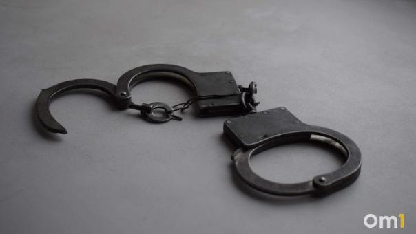 В тюрьму на 8 лет: омич избил отчима до смерти за нравоучения