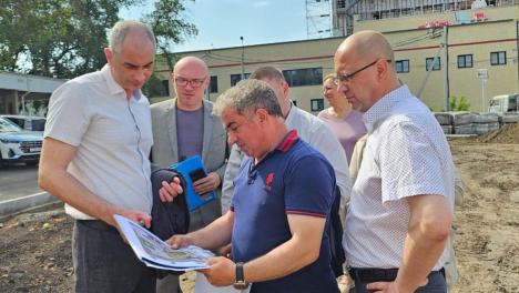 Работы по графику: в Омске проверили благоустройство Городского сада