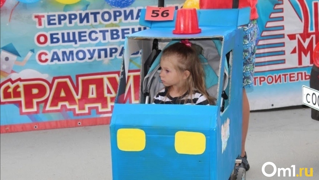 В Новосибирске мать заперла в автомобиле годовалую девочку