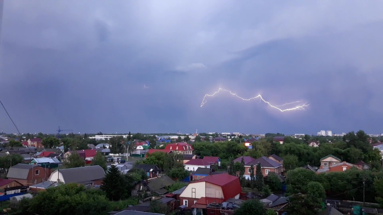 Страшно красиво: омичи делятся снимками ночной грозы — ФОТО | 09.07.2019 |  Омск - БезФормата