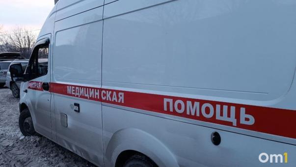 Омич оказался в реанимации с ножевыми ранениями после ссоры с соседом