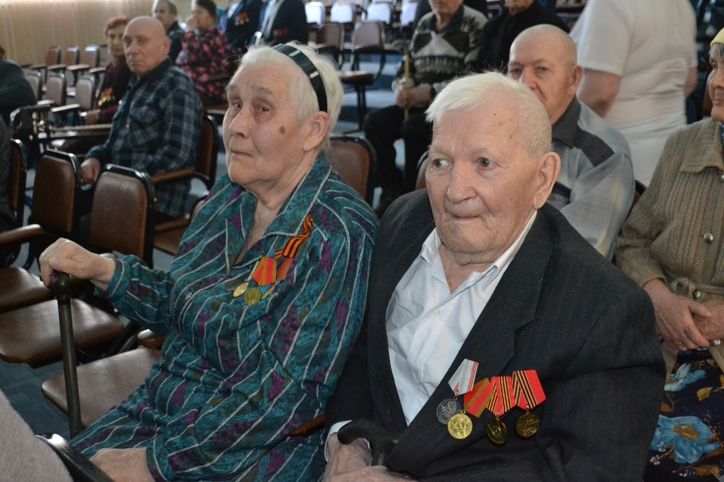 56 ветеранов Центрального округа Омска получили медали к юбилею Победы