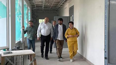 Мэр Шелест проинспектировал капремонт двух омских школ в Ленинском округе