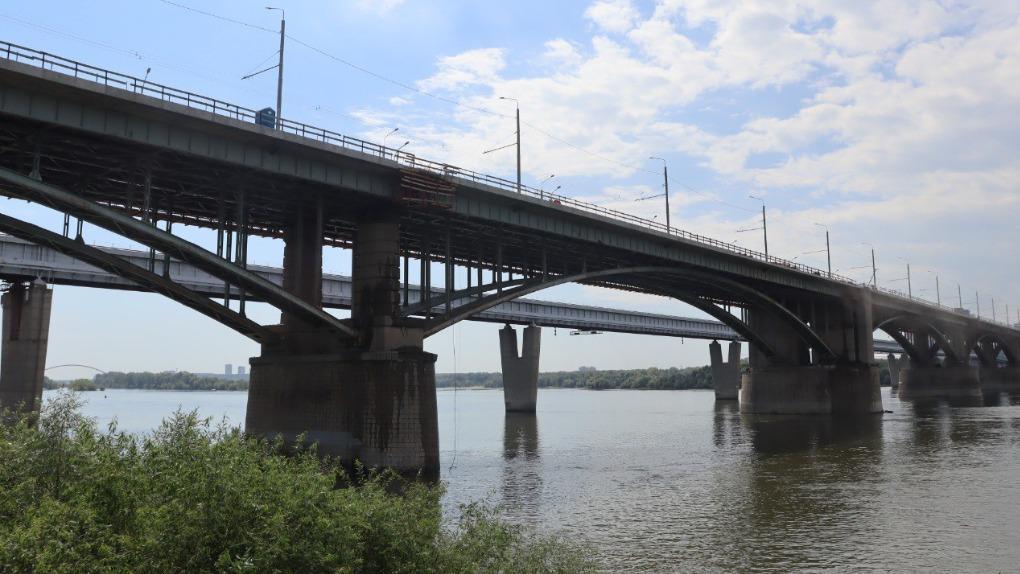 Движение на Октябрьском мосту Новосибирска откроют до конца года