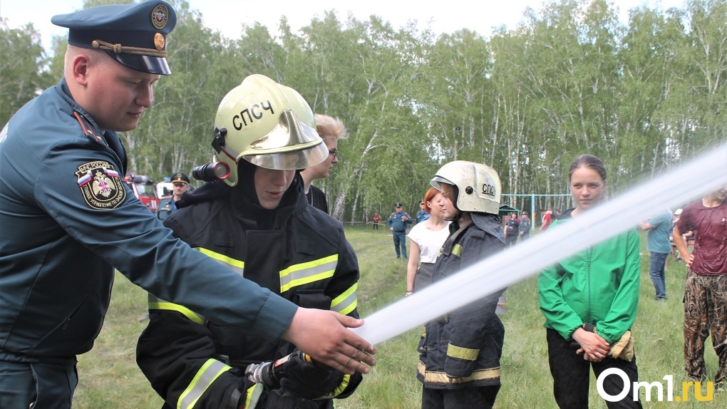 Молодые спасатели и выживальцы. В Омской области проходят 17-тые соревнования «Школы безопасности»