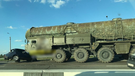 ВАЗ отлетел в военную машину: три человека пострадали в массовом ДТП в Новосибирской области. ВИДЕО