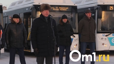 Трамваи, школьники, жильё. Омские мэр и губернатор отправились в Екатеринбург налаживать сотрудничество
