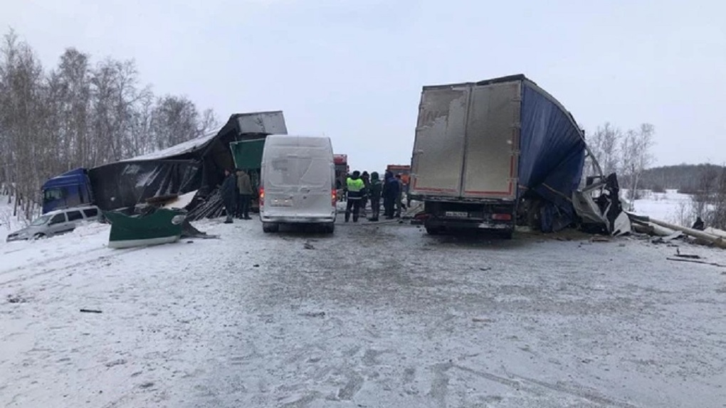 Два водителя большегрузов погибли в ДТП в Новосибирской области