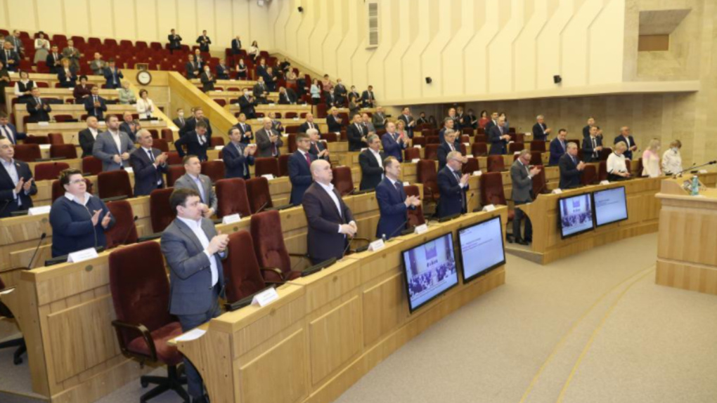 Новосибирские депутаты аплодировали решению президента о спецоперации на Донбассе