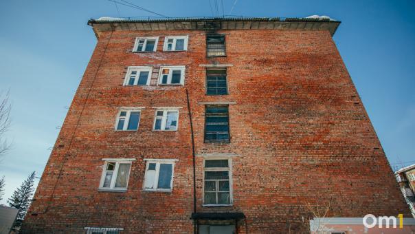 Прокурор Омской области потребовал срочно расселить 10 опасных домов