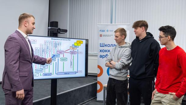 ОНПЗ поддержал создание школы хоккейных арбитров в Омске