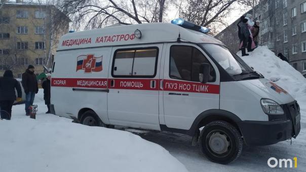 В Омске женщина попала под КамАЗ и погибла