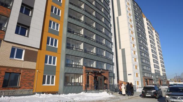 Для расселения аварийных домов в Новосибирске мэрия приобрела 335 квартир