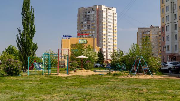 За благоустройство территории у Кировского ЗАГСа голосуют омские молодожёны
