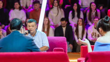 Стало известно, кто из артистов исполнил песню омича в шоу «Конфетка» на ТНТ