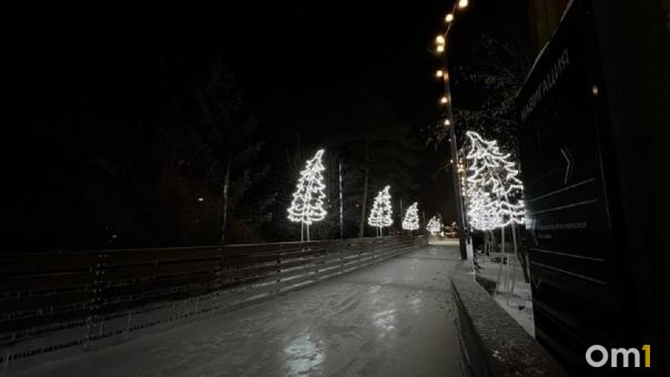 Омичам рассказали, где зальют хоккейные коробки до 11 декабря
