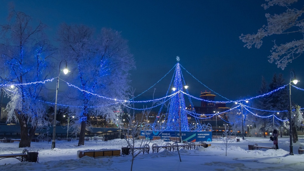 Омский НПЗ создал сказочную атмосферу в городе накануне Нового года