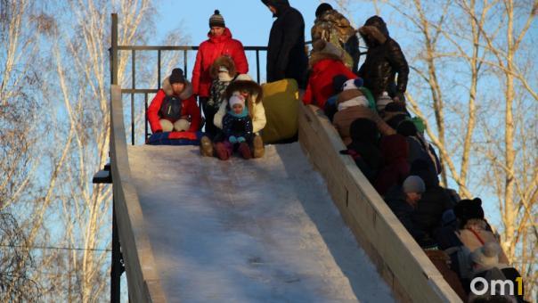 Мэр Новосибирска высказался о сносе снежных горок во дворах