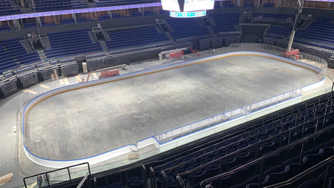 На новом ЛДС в Новосибирске приступили к заливке льда