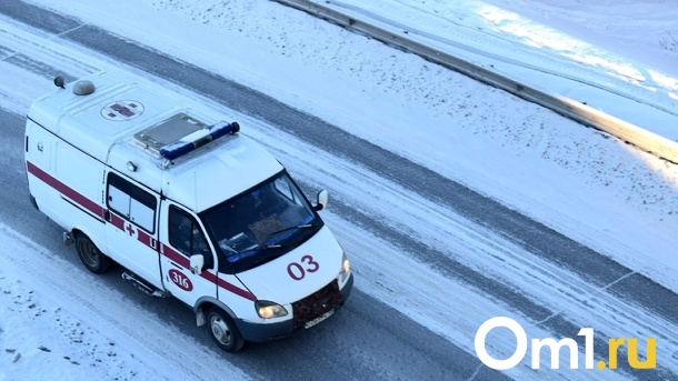 На заводе в Омске на рабочего вылился раскалённый металл