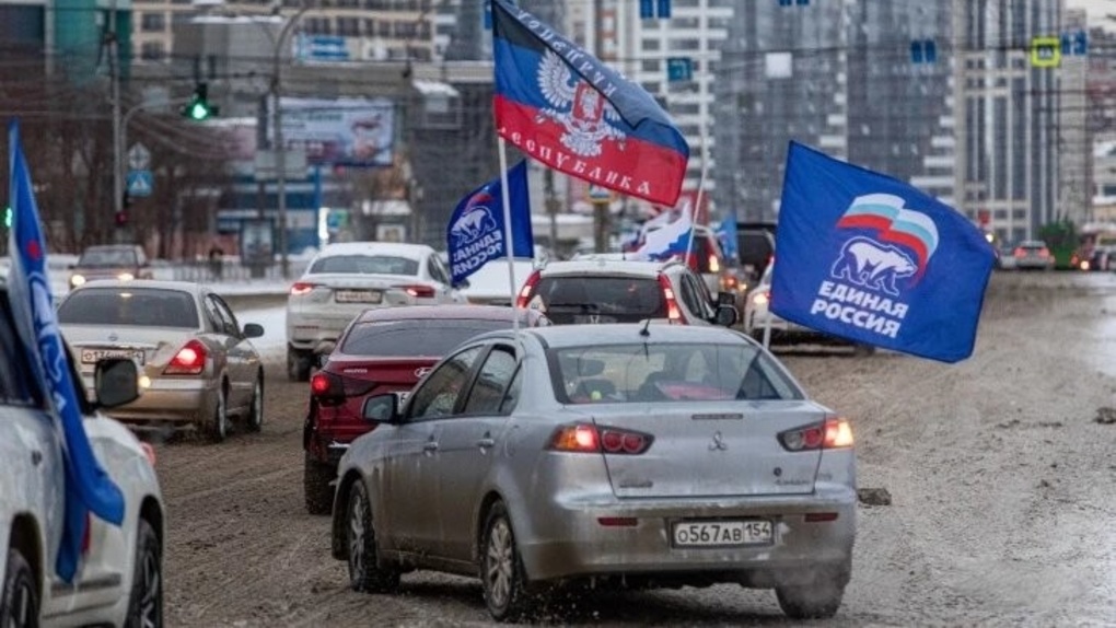 В Новосибирске прошёл автопробег в поддержку спецоперации на Украине. ВИДЕО