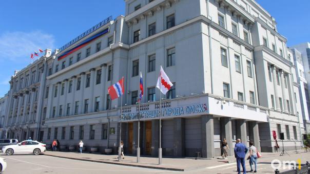 В мэрии объяснили, почему советскую мозаику на школе закрыли сайдингом