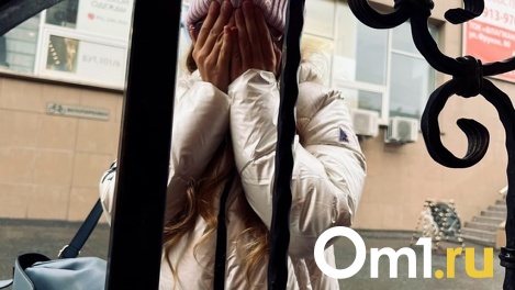 Случайно подняла свёрток? 18-летнюю жительницу Новосибирска уличили в попытке торговли наркотиками. ВИДЕО