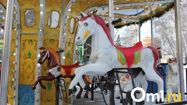 Из-за аномальной жары в омском парке сократят время работы аттракционов