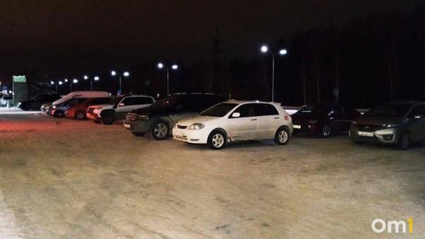 Бесплатную парковку вернули у ТК «Терминал» в Омске
