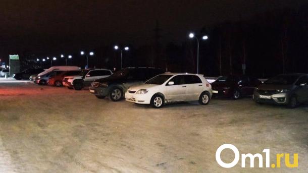 Бесплатную парковку вернули у ТК «Терминал» в Омске