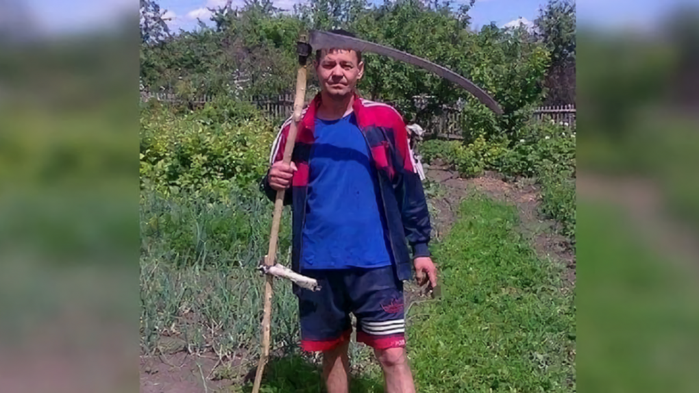 Арсенал оружия и наркотики: в Омске вынесли приговор мужчине, который прострелил подростка