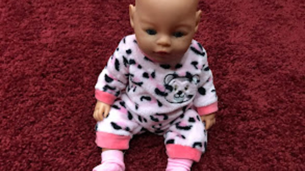 «Бросили на остановке»: родителей найденной новосибирским фельдшером девочки хотят лишить прав