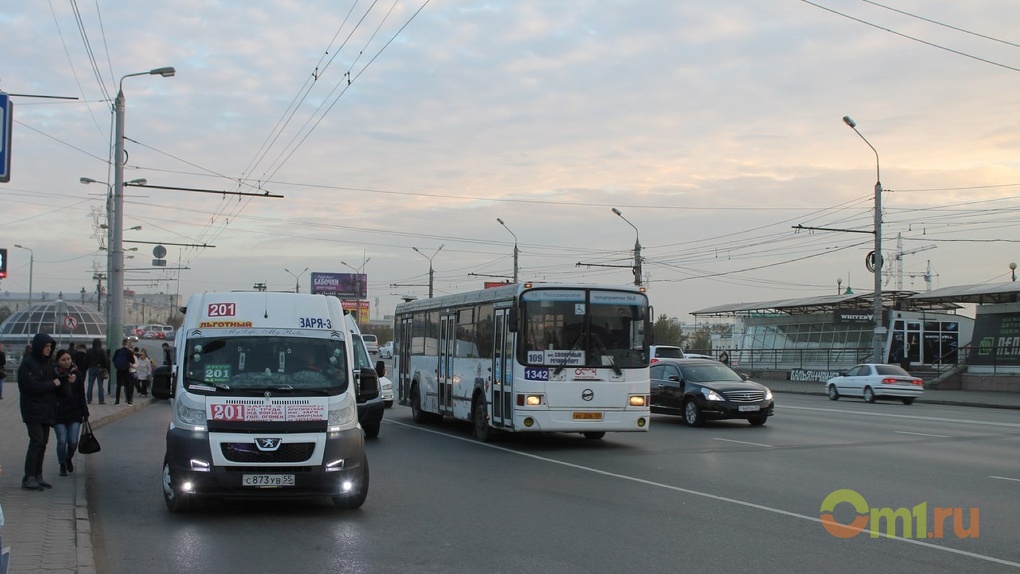 В Омске сегодня массово проверяют водителей маршруток