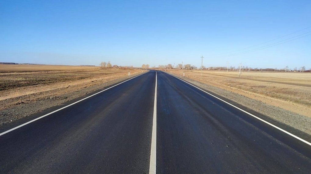 В Омской области отремонтировали дорогу, которая ведёт к границе Казахстана