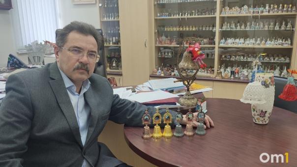 «Звенят, гудят, хохочут, плачут»: омич Владимир Гринёв показал свою фантастическую коллекцию колокольчиков