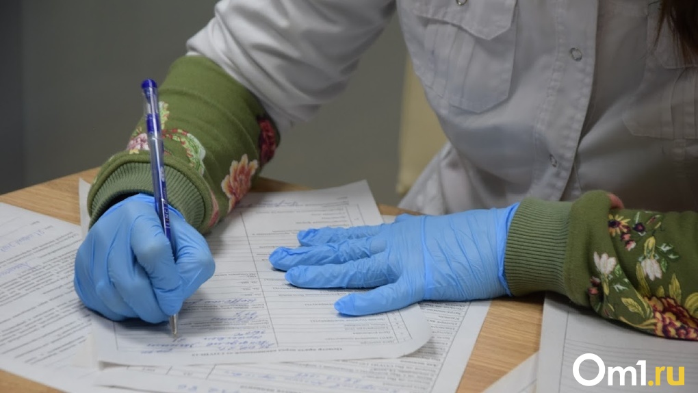 В Омске после новостей о появлении омикрона появились огромные очереди на вакцинацию