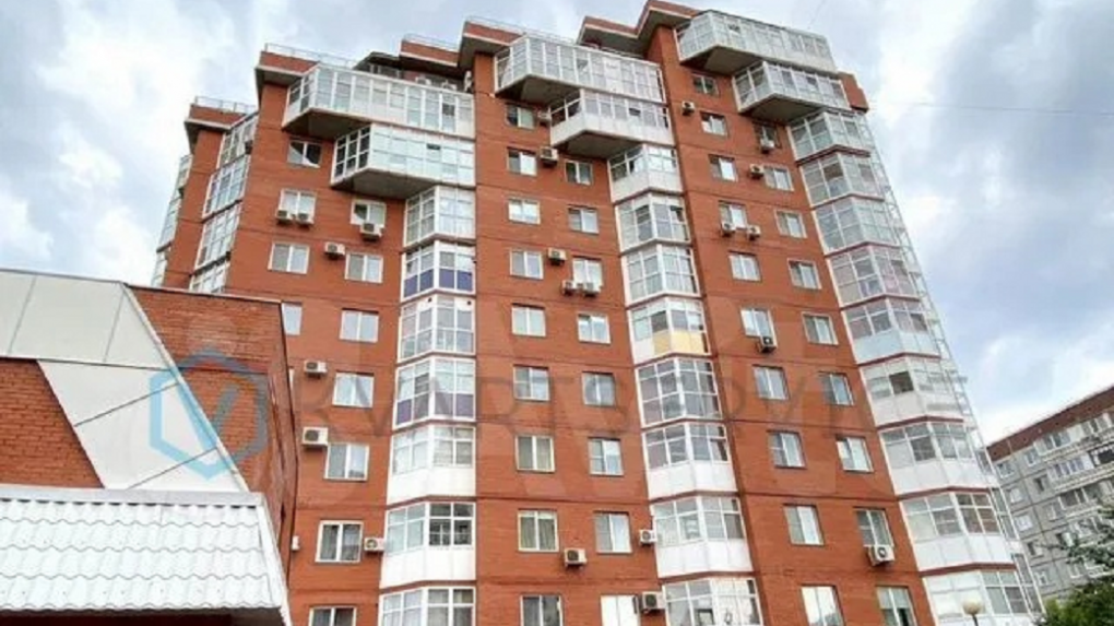 В Омске продают квартиру в многоэтажке с настоящим камином за 22 миллиона рублей