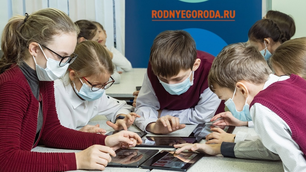 Образовательное приложение для школьников создали при поддержке Омского НПЗ
