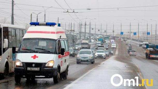 В Новосибирске водителя BMW оштрафуют за отказ уступить дорогу скорой