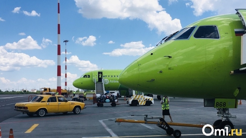 Самолёт столкнулся с автотрапом в новосибирском аэропорту Толмачёво