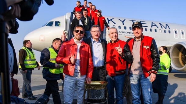 Александр Бурков поблагодарил Боба Хартли за работу в омском «Авангарде»