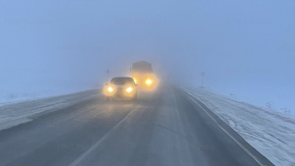 На Омскую область надвигается буря: омичей предупреждают о гололёде и снежных заносах