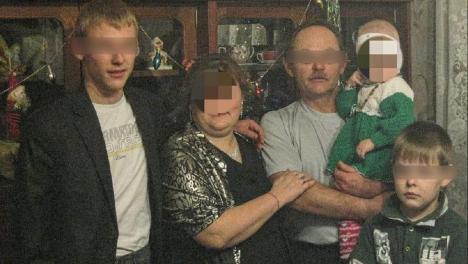 Облил бензином и поджёг, потом топил в ванной. Омича судят за убийство жены из-за развода