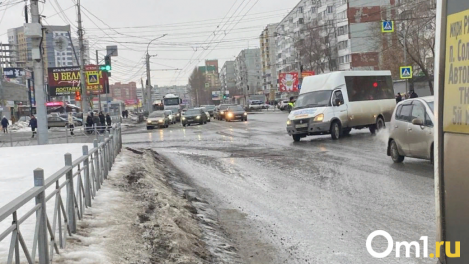 «Что происходит?»: омичка стала вдвое больше тратить на дорогу с Левого берега до центра