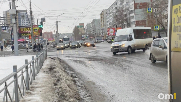 «Что происходит?»: омичка стала вдвое больше тратить на дорогу с Левого берега до центра