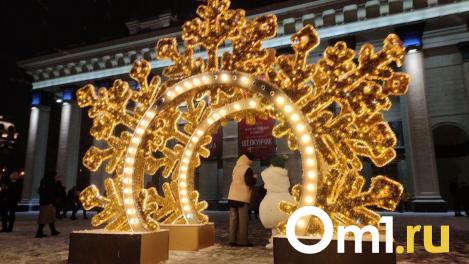 Новогоднюю иллюминацию зажгли в центре Новосибирска