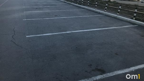 Новосибирский облсуд в три раза сократил парковочные места около нового здания